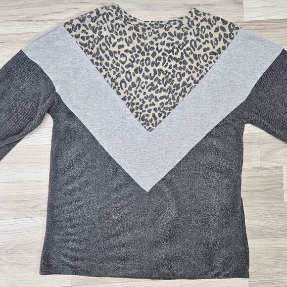 FIRST LOVE Womens Gray Leopard Print Color Block Oversized Sweater Size Small - Picture 8 of 8